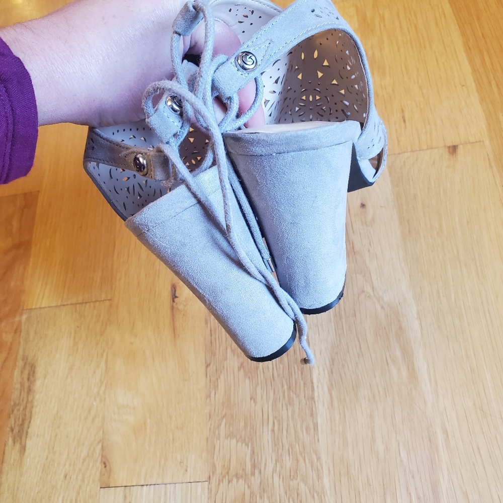 Guess Heels - Picture 4 of 6